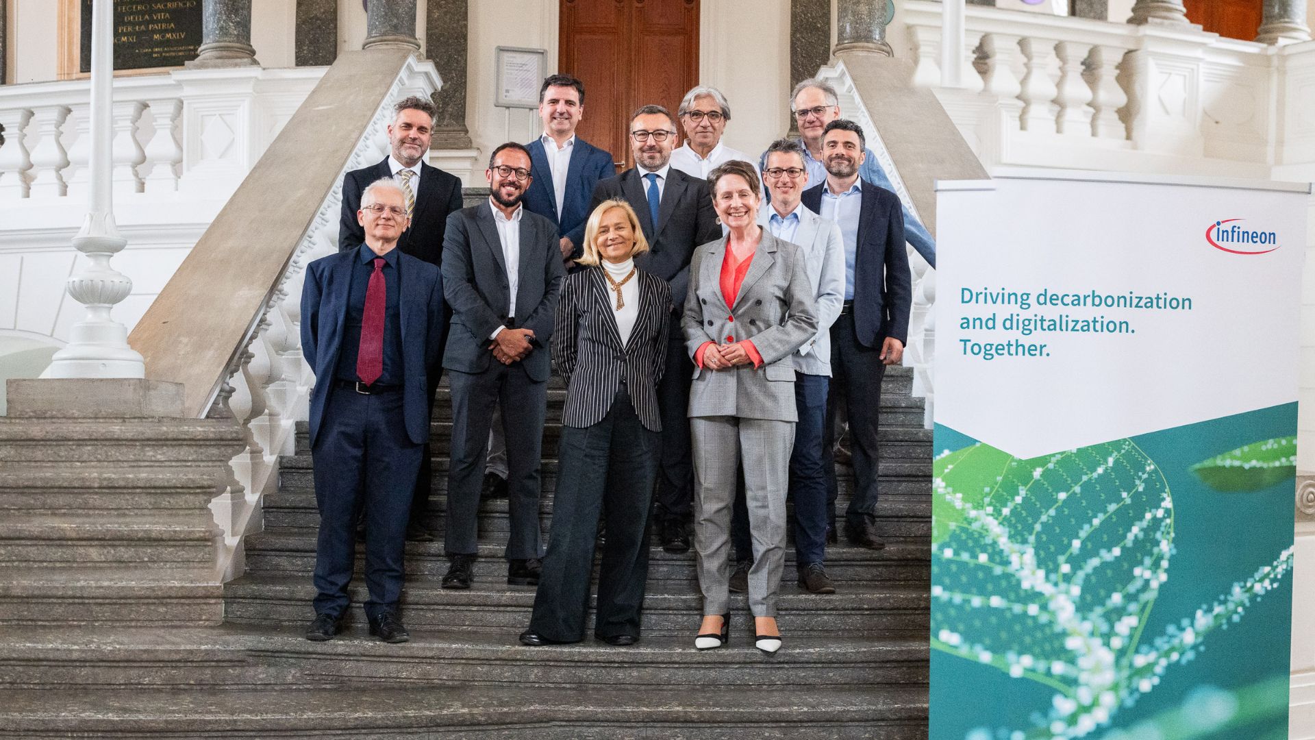 Group photo of the signatories of the agreement