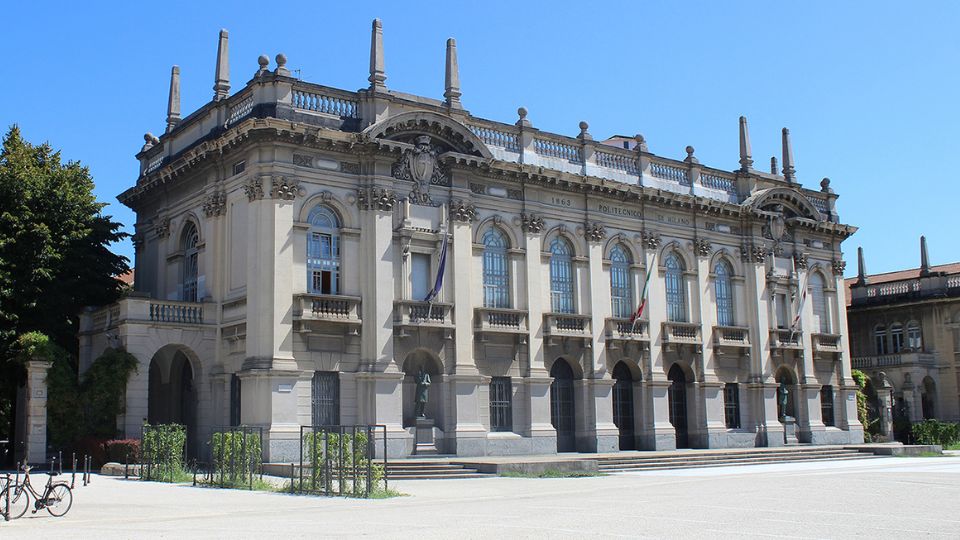 Facciata del rettorato del Politecnico di Milano